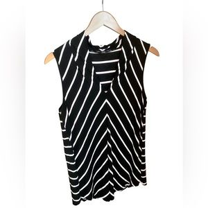 Cable & Gauge Sleeveless Top Size L